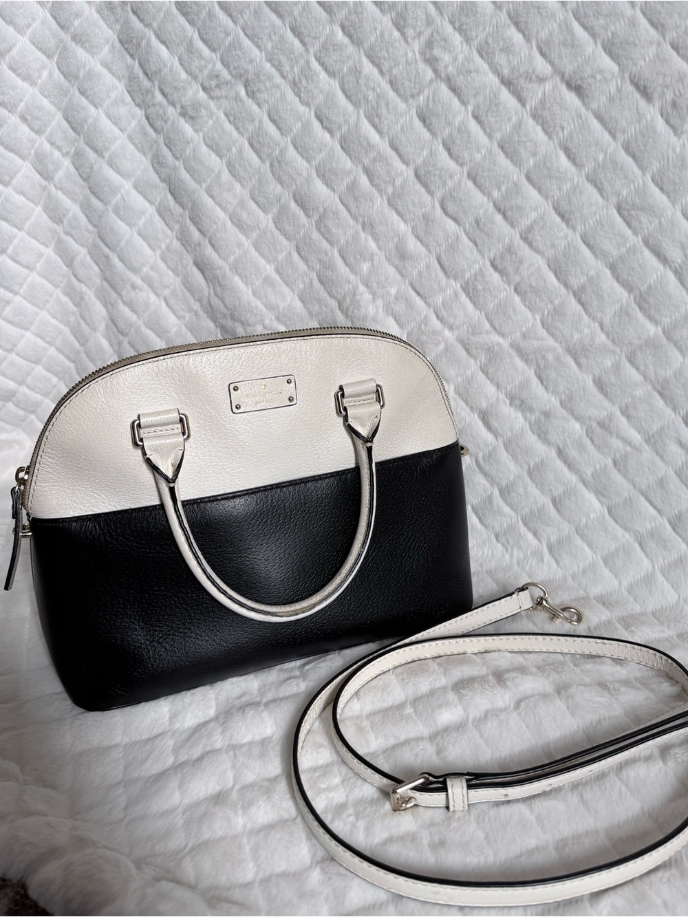 Classic Kate Spade Two-Tone Black and White Grove Street Carli Bag - Picture 3 of 12